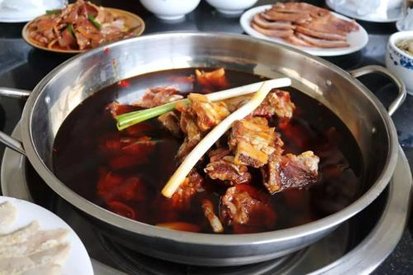 小牛花花酱香牛排火锅加盟